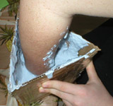 Have the victim put their hand inside the box so it's about ½ to 1 inch from the bottom. Have the victim put their hand inside the box so it's about ½ to 1 inch from the bottom.